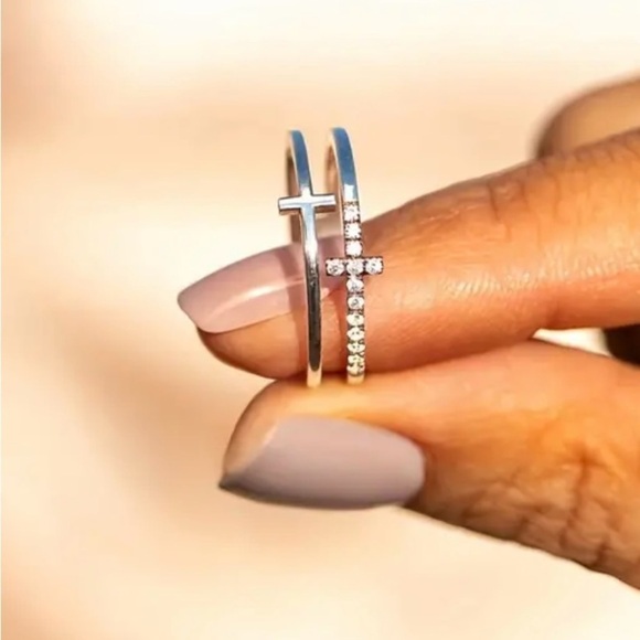 NWT Women’s double cross ring - Picture 2 of 3